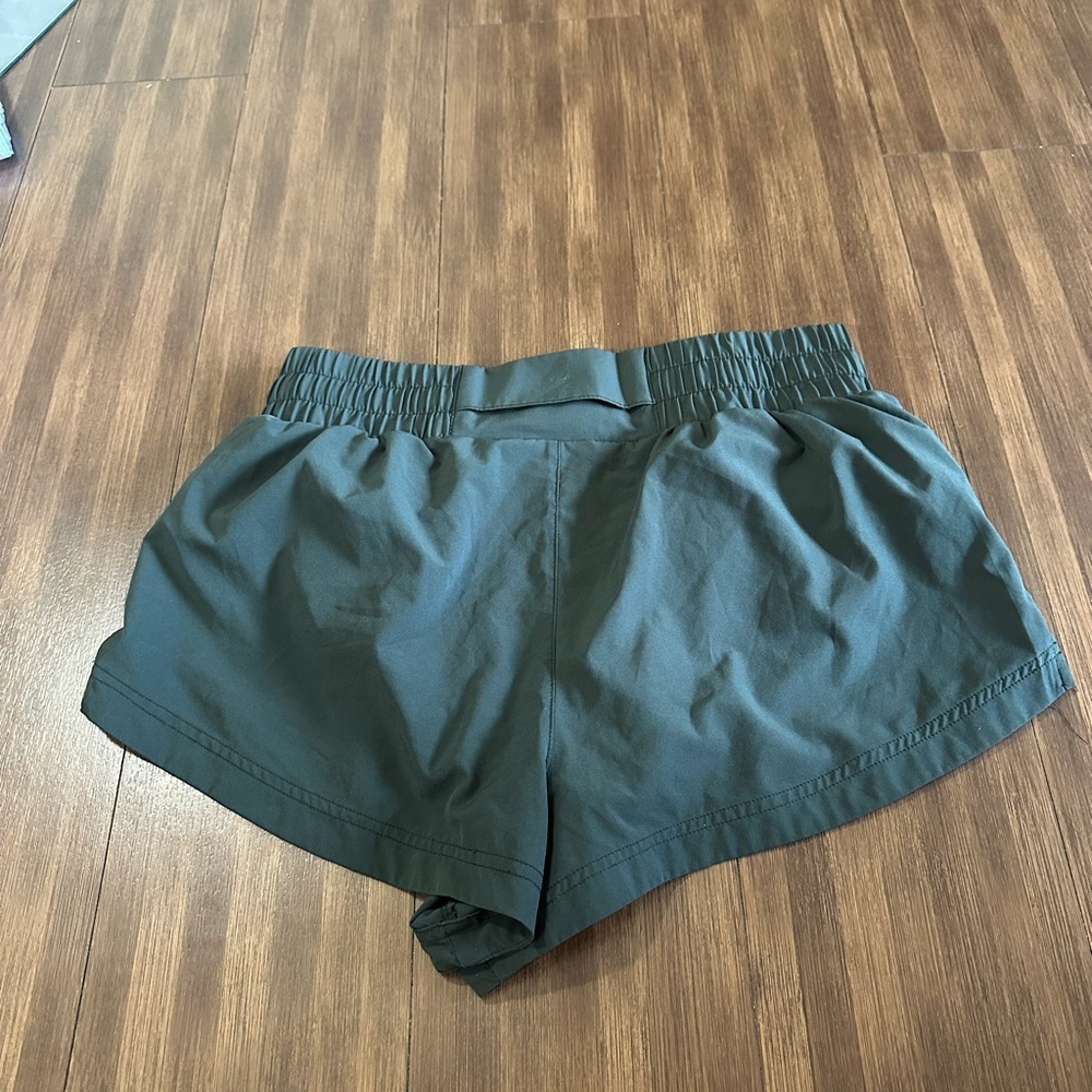 Varley Kallin Running Short 1.5" Olive Stone green size XS sold out style - Picture 6 of 9